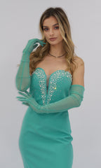 Rochie verde mentă cu aplicații strălucitoare și mănuși