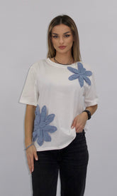 Tricou alb Feli cu aplicații florale 3D albastre