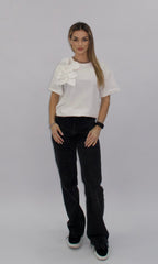 Tricou alb Vanesa cu floare 3D aplicată pe umăr