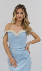 Rochie baby blue scurtă cu detaliu din perle