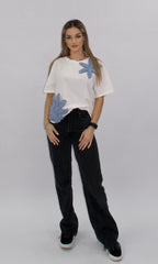 Tricou alb Feli cu aplicații florale 3D albastre