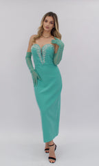 Rochie verde mentă cu aplicații strălucitoare și mănuși