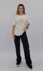 Tricou alb Deniz cu flori brodate în relief și detalii elegante