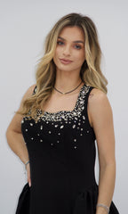 Rochie neagră scurtă cu detalii strălucitoare