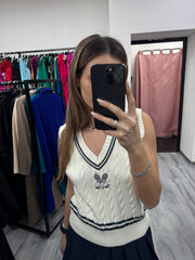 Vestă albă tricotată tip tenis cu decolteu în V