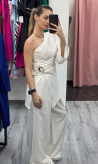 Set alb elegant cu top asimetric și pantaloni largi din material satinat