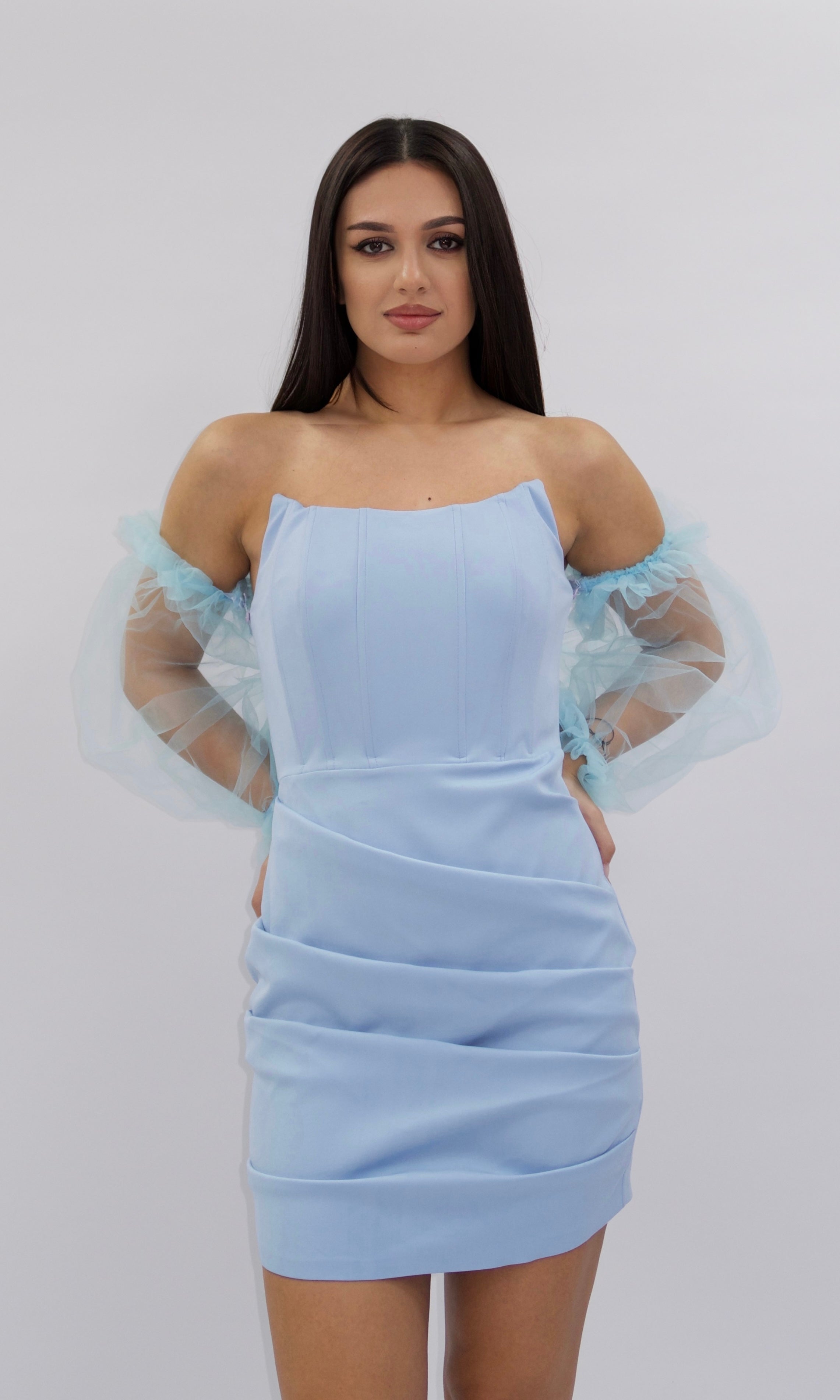 Rochie Ilary scurtă albastră cu mâneci din tulle