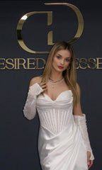 Rochie de seară albă cu corset din satin și mănuși perlate